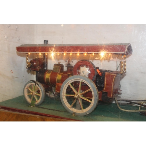 681 - Travelling Fairground Engine and Band with working lights in display case. {45 cm H x 112 cm W x 32 ... 