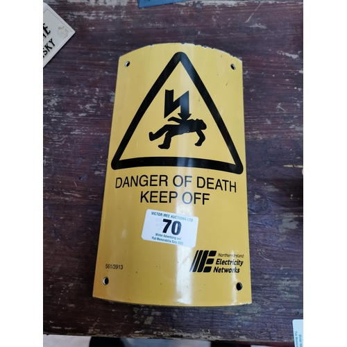 70 - Danger of Death enamel pole sign. {25 cm H x 14 cm D}.