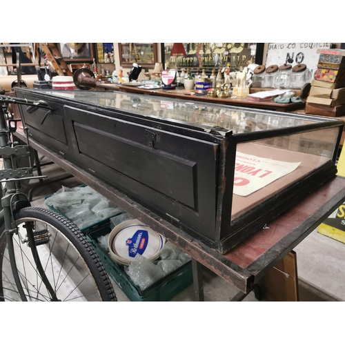 701 - 19th C. Mahogany counter top shop display cabinet. {27 cm H x 122 cm W x 65 cm D}