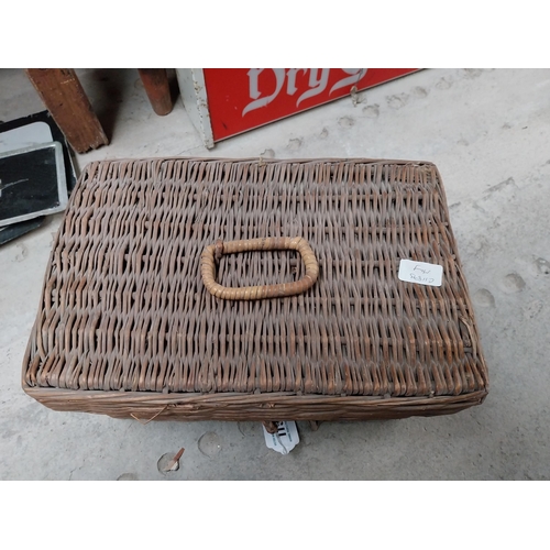 119 - Picnic basket set {18cm H x 38cm W x 25cm D}.