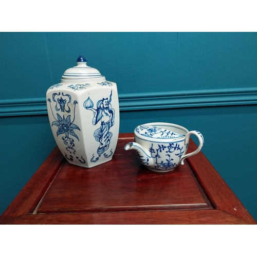 314 - Two  pieces of Oriental blue and white ceramics {20 cm, 7 cm & 5 cm H}.