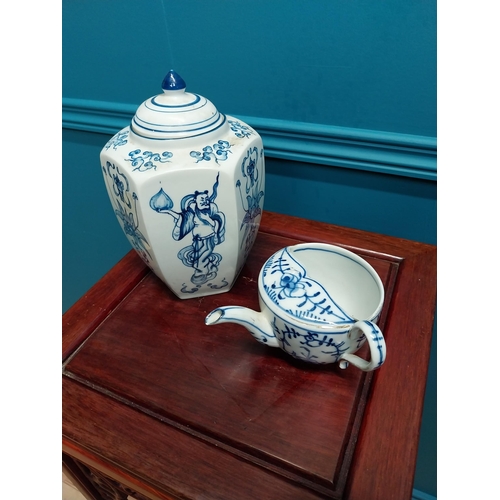 314 - Two  pieces of Oriental blue and white ceramics {20 cm, 7 cm & 5 cm H}.