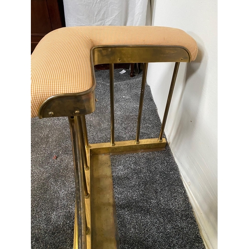 76 - Brass club fender with upholstered seat. {56 cm H x 134 cm W x 44 cm D}.