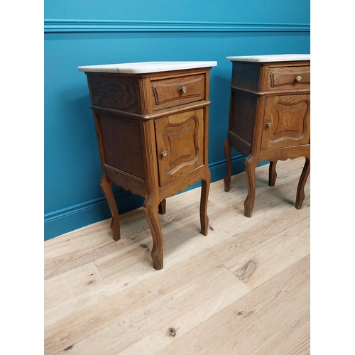 270 - Pair of early 20th C. oak bedside cabinets with marble tops and single drawer above panelled door ra... 