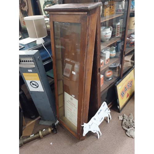 21 - Early 20th C. mahogany display cabinet with glazed single door. {130 cm H x 48 cm W x 13 cm D}.