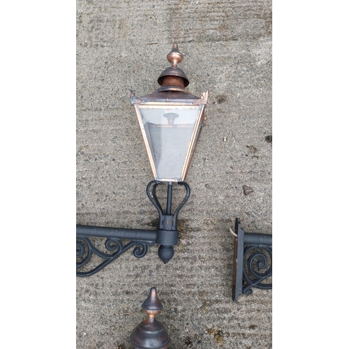 54 - Pair of good quality copper wall lanterns with original cast iron brackets {100 cm H x 90 cm W x 30 ... 