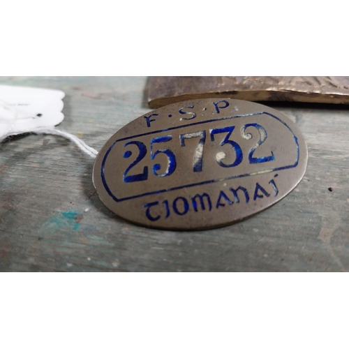 187 - Fear Stiurta Bus/Tram Drivers Badge No 25732. {3 cm H x 5 cm W}.