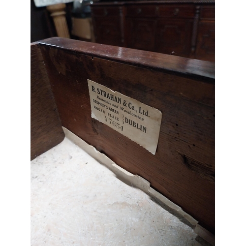 100 - Good quality 19th C. Strahan of Dublin mahogany and satinwood inlaid chest of drawers with two short... 