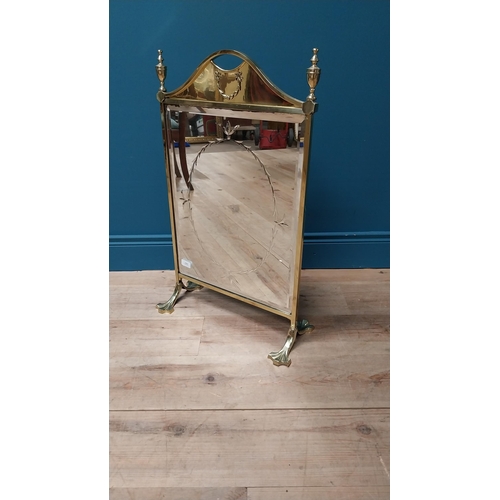 110 - Good quality Victorian brass fire screen with mirrored panel {75 cm H x 49 cm W x 21 cm D}.