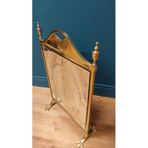 110 - Good quality Victorian brass fire screen with mirrored panel {75 cm H x 49 cm W x 21 cm D}.