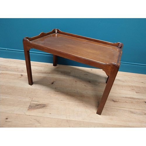 367 - Good quality mahogany coffee table in the Irish Georgian style {49 cm H x 76 cm W x 51 cm D}.