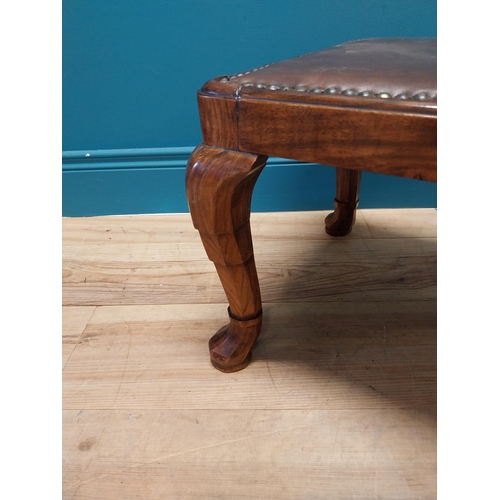 427 - Good quality walnut foot stool with inset brass studded and leather upholstered seat raised on cabri... 