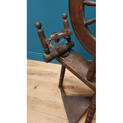 60 - Early 20th C. oak spinning wheel raised on turned legs {109 cm H x 70 cm W x 60 cm D}.