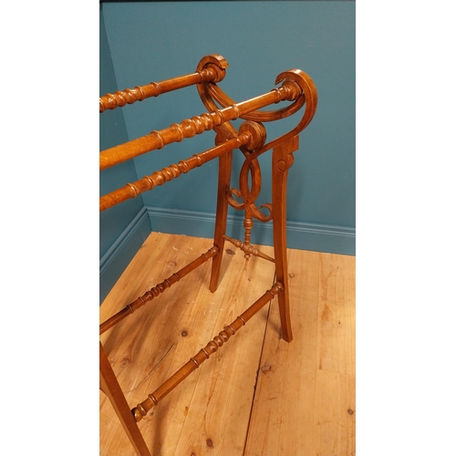 155 - Edwardian walnut towel rail raised on square tapered legs {87 cm H x 61 cm W x 41 cm D}.