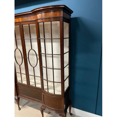 394 - Good quality Edwardian mahogany display case raised on cabriole legs {185cm H x 154cm W x 42cm D}