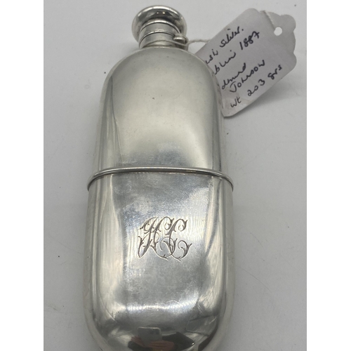 1355 - Irish silver hip flask, with removable spirit cup, the interior with original gilding, the exterior ... 