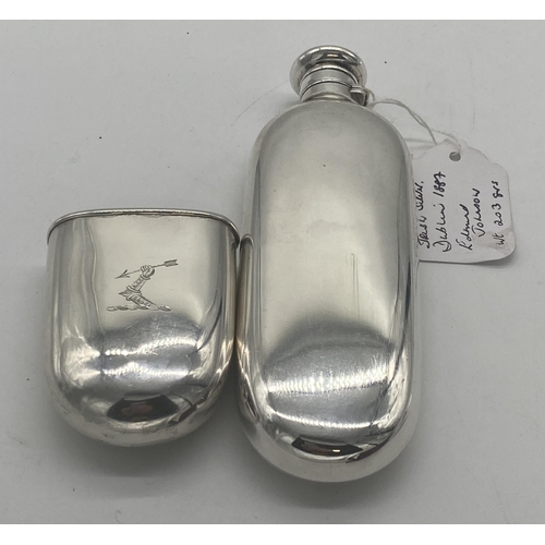 1355 - Irish silver hip flask, with removable spirit cup, the interior with original gilding, the exterior ... 