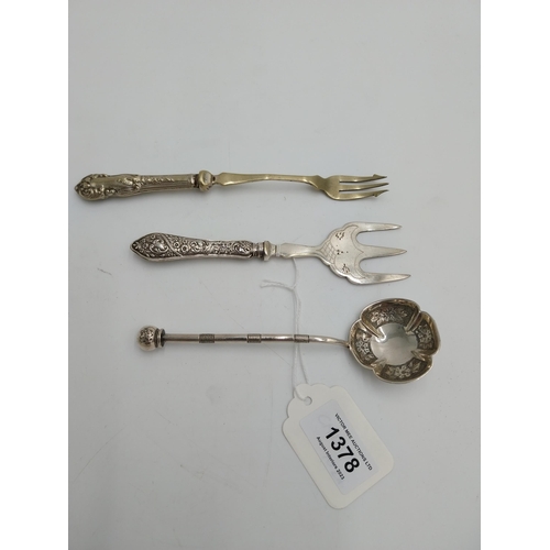 1378 - Neat English silver handled fish fork. Hallmarked in Birmingham 1916. Maker possibly Francis Clark. ... 