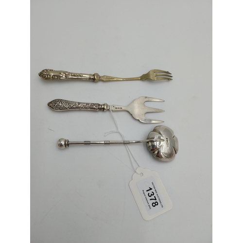 1378 - Neat English silver handled fish fork. Hallmarked in Birmingham 1916. Maker possibly Francis Clark. ... 