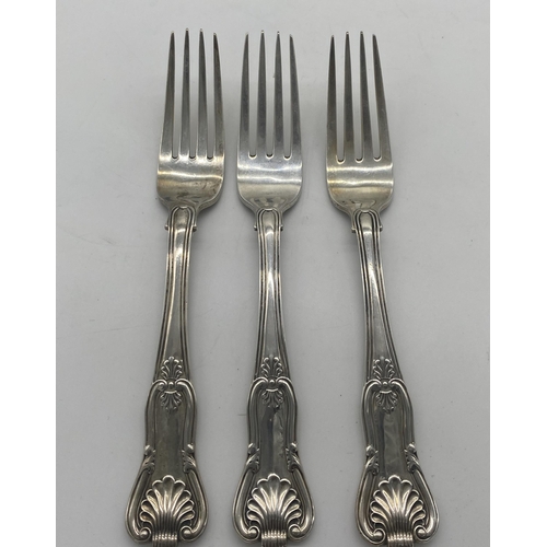 1383 - Five Irish silver Kings Pattern tea forks. Hallmarked in Dublin 1819 Maker James Scott   Wt: 255grs.... 