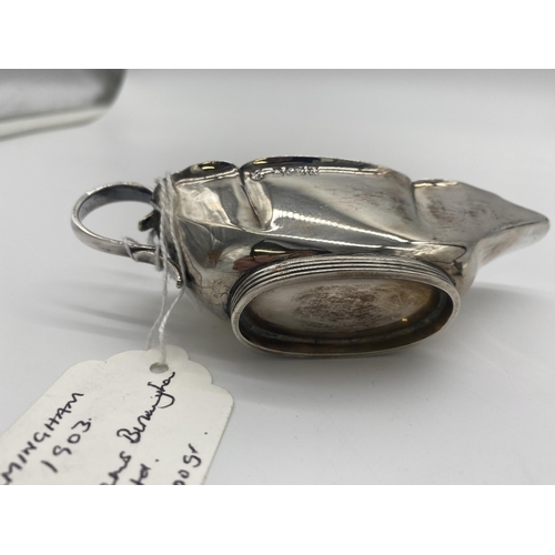 1385 - Pair of English silver sauce boats. Hallmarked in Birmingham 1903 Williams Birmingham Ltd. Wt: 100gr... 