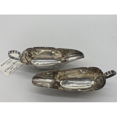 1385 - Pair of English silver sauce boats. Hallmarked in Birmingham 1903 Williams Birmingham Ltd. Wt: 100gr... 