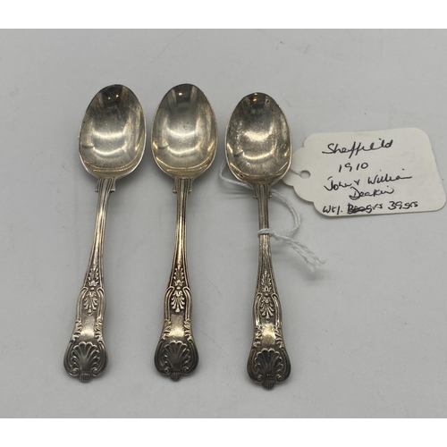 1390 - Three English silver Kings Pattern tea spoons. Hallmarked in Sheffield 1910. Maker John & Willian De... 