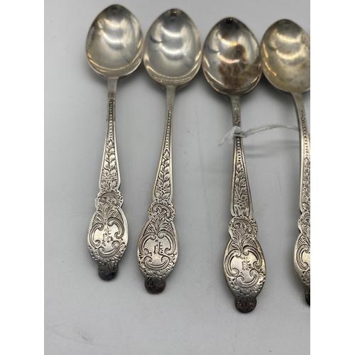 1392 - Set of six English silver  tea spoons. Hallmarked in Sheffield 1902. Maker J.Sanderson. Wt: 103grs {... 