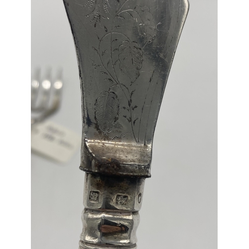 1396 - Kings Pattern fish knife and fork serving set with English silver handles. Hallmarked in Sheffield M... 