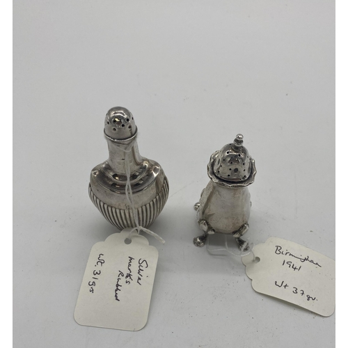 1414 - English silver pepper pot, Hallmarked in Birmingham 1941 Makers mark rubbed. Wt: 37grs. { 7.5cm H X ... 