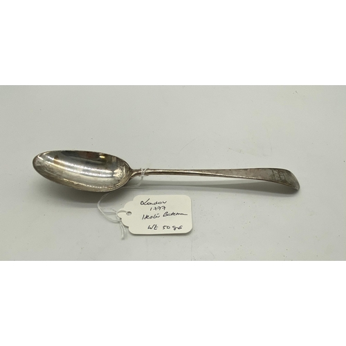 1418 - English silver serving spoon. Hallmarked in London 1777. Maker Hester Bateman. Wt: 50grs. { 21cm L }... 