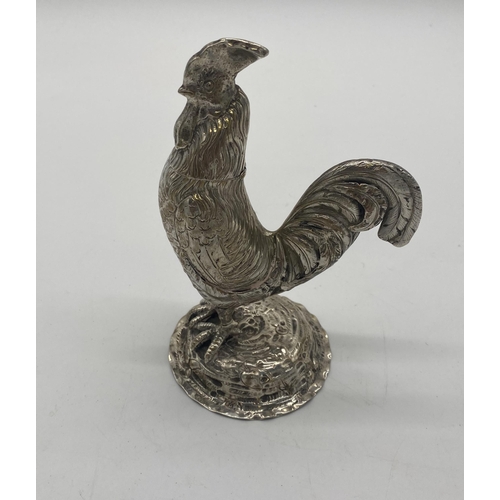 1420 - Silver pepper pot in the form of a rooster. Hallmarks rubbed. Wt: 169grs. { 15cm H X 10cm W X 7.5cm ... 