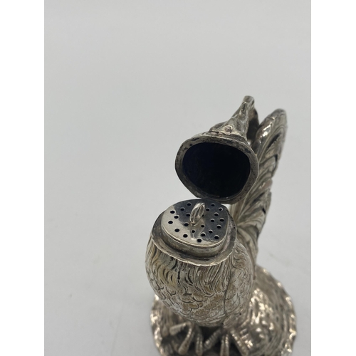 1420 - Silver pepper pot in the form of a rooster. Hallmarks rubbed. Wt: 169grs. { 15cm H X 10cm W X 7.5cm ... 