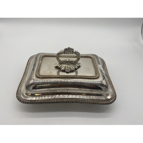 1423 - Pair of silver plated lidded entr�e dishes. Stamped Weir & Sons Dublin & Belfast. { 17cm H X 27cm W ... 