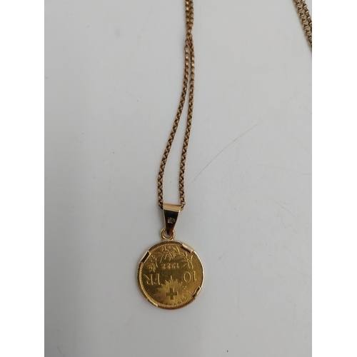 1477 - 1922 Gold Swiss 10 francs piece set in a 14 carat gold pendant setting with chain. Obverse: On the o... 