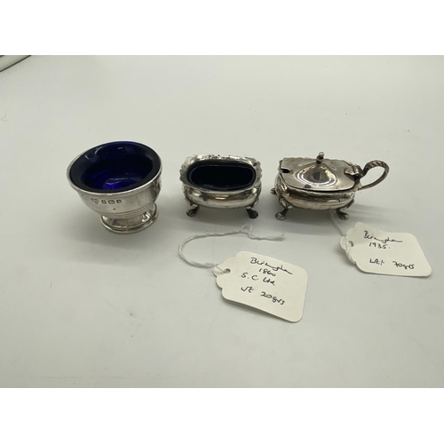 1402 - English silver salt pot with original Bristol blue glass liner. Hallmarked in Birmingham 1860 Marker... 