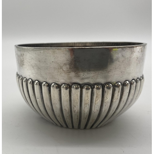 1404 - English silver bowl. Hallmarked in Birmingham 1894. Maker S. I Ltd. Wt: 114grs. { 6cm H X 9.5cm Dia ... 