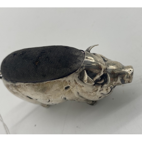 1407 - English silver pin cushion in the form of a pig. Hallmarked in Birmingham 1913. Maker H Matthews { 5... 