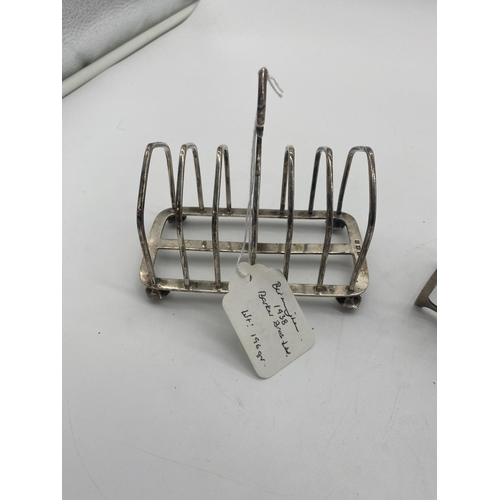 1410 - English silver toast rack Hallmarked in Birmingham 1938 Maker  Barker Brothers Ltd. Wt: 196grs. { 13... 