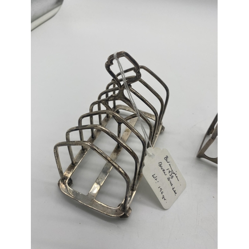 1410 - English silver toast rack Hallmarked in Birmingham 1938 Maker  Barker Brothers Ltd. Wt: 196grs. { 13... 