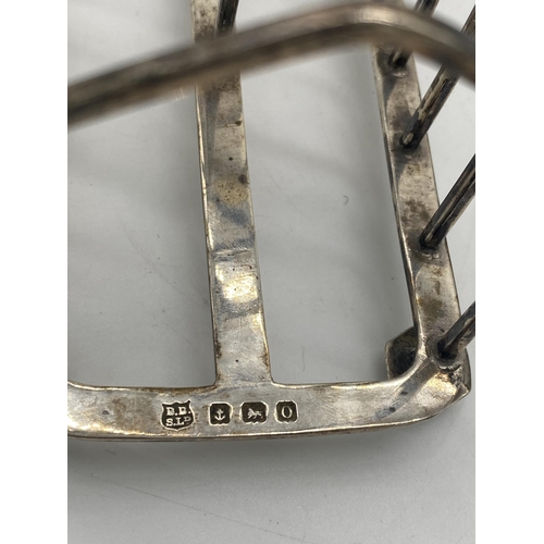 1410 - English silver toast rack Hallmarked in Birmingham 1938 Maker  Barker Brothers Ltd. Wt: 196grs. { 13... 