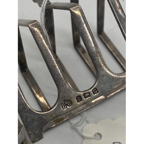 1410 - English silver toast rack Hallmarked in Birmingham 1938 Maker  Barker Brothers Ltd. Wt: 196grs. { 13... 