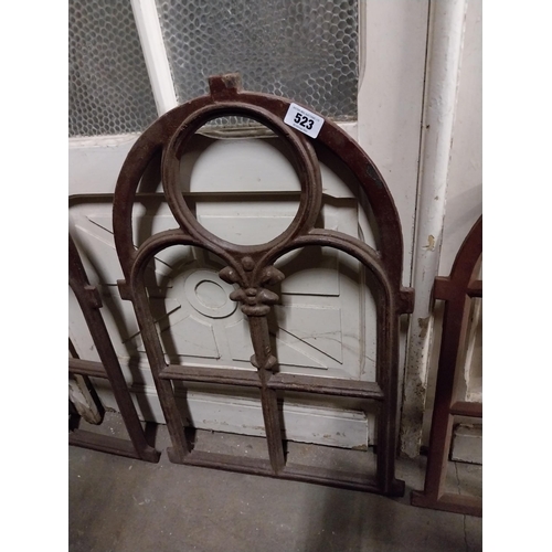 523 - Two good quality cast iron window frames {74, 68 cm H x 50, 45 cm W x 5, 3 cm D}.