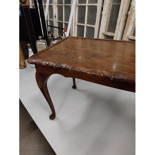 534 - 1950s mahogany coffee table raised on cabriole legs {47 cm H x 97 cm W x 48 cm D}.