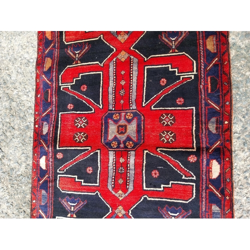 150A - Good quality decorative carpet runner {304cm L x 111cm W}