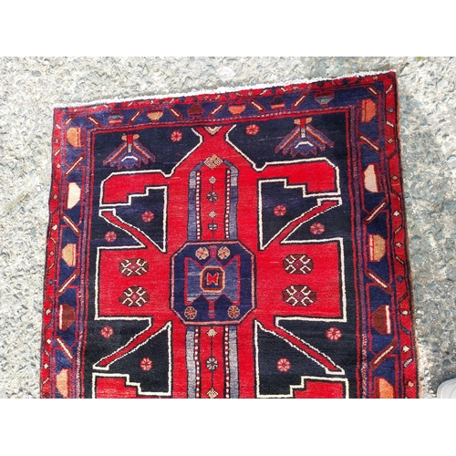 150A - Good quality decorative carpet runner {304cm L x 111cm W}