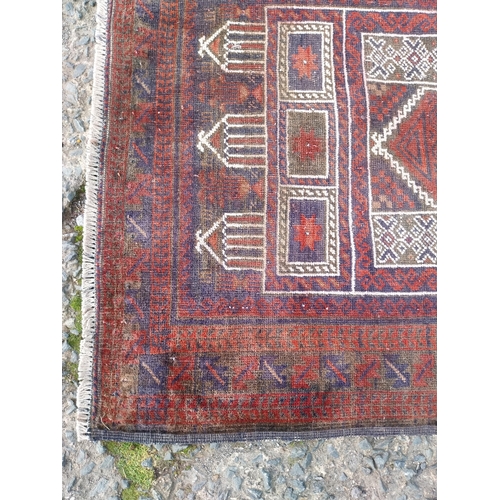 160A - Good quality decorative Persian rug {121cm W x 89cm L}