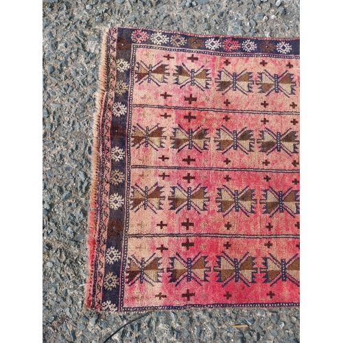 190A - Good quality decorative Persian rug {130cm W x 80cm L}