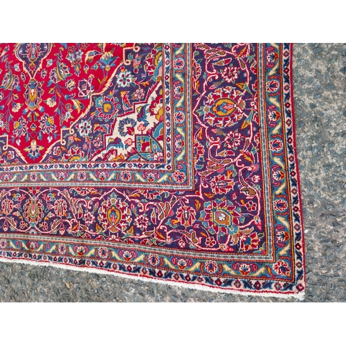 210 - Good quality decorative Persian carpet square {310cm W x 223cm L}