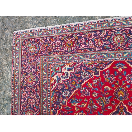 210 - Good quality decorative Persian carpet square {310cm W x 223cm L}